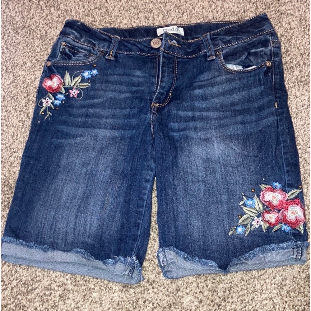 Jean shorts with flowers